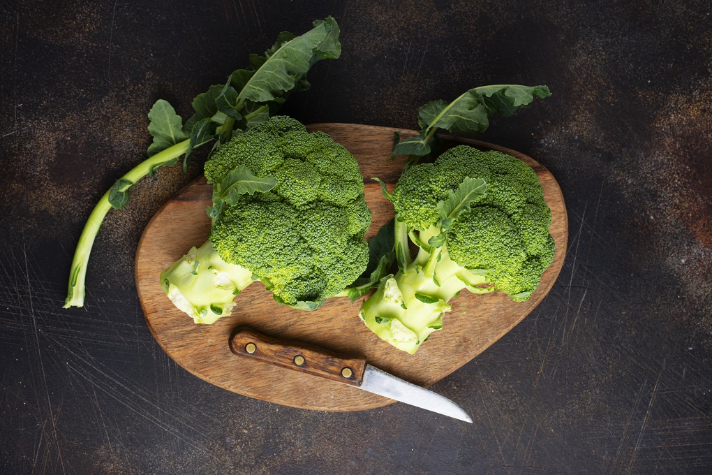 raw broccoli, fresh broccoli on wooden board